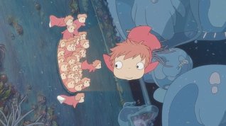 Online film Ponyo z útesu nad mořem