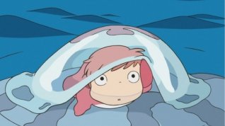 Online film Ponyo z útesu nad mořem