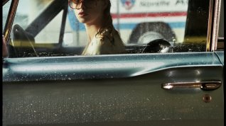 Online film La Dame dans l'auto avec des lunettes et un fusil