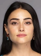 Herec Esra Bilgiç