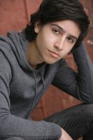 Herec Lorenzo James  Henrie